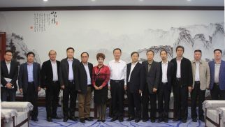 河南省伊川县县长李君等领导一行拜访球王会平台